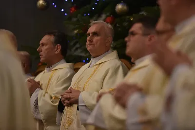 W liturgiczne wspomnienie św. Jana Apostoła (27 grudnia) w katedrze rzeszowskiej celebrowano Eucharystię, której przewodniczył bp Jan Wątroba. Mszę św. koncelebrował abp Edward Nowak, bp Edward Białogłowski, a także ok. 60 kapłanów, którzy wraz z przedstawicielami wspólnot, stowarzyszeń i instytucji modlili się w intencji Biskupa Rzeszowskiego z okazji jego imienin.
Homilię wygłosił ks. Janusz Kosior, proboszcz parafii pw. św. Jadwigi Królowej w Rzeszowie.
Na zakończenie Mszy św. bp Jan Wątroba podziękował za modlitwę i życzenia. 
fot. ks. Jakub Oczkowicz
