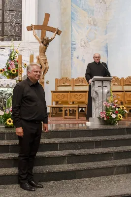 W niedzielę (7 sierpnia 2022 r.) o godz. 20.00 w naszej Katedrze odbył się kolejny koncert w ramach Podkarpackiego Festiwalu Organowego. Wystąpił jego pomysłodawca, założyciel i od 32 lat dyrektor - Marek Stefański. Koncert był również okazją do nabycia wydanej niedawno płyty "Organy Katedry Rzeszowskiej".
fot. Joanna Prasoł