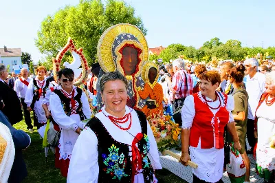 W niedzielę 25.08.2019 r. przy Katedrze Rzeszowskiej odbyły się Dożynki Diecezjalne. Do Parku Papieskiego przyjechało 73 delegacje z wieńcami dożynkowymi. fot. Andrzej Kotowicz