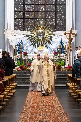 W uroczystość Objawienia Pańskiego, 6 stycznia 2024 r., w katedrze rzeszowskiej odprawiono Mszę św., której przewodniczył bp Jan Wątroba. W liturgii wzięli udział również abp Edward Nowak, bp Edward Białogłowski, bp Kazimierz Górny oraz kilkudziesięciu kapłanów koncelebrujących Eucharystię. W tym dniu bp Kazimierz Górny obchodził 39. rocznicę święceń biskupich, których udzielił św. Jan Paweł II w Watykanie, 6 stycznia 1985 r. Zaś bp Edward Białogłowski przeżywał 36. rocznicę sakry biskupiej, której udzielił abp Ignacy Tokarczuk w Przemyślu, 6 stycznia 1988 r.
fot. Joanna Prasoł