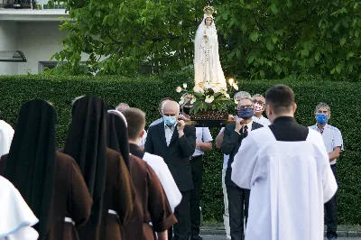 W sobotę 13 czerwca przeżywaliśmy uroczyste Nabożeństwo Fatimskie. Naszym modlitwom przewodniczył ks. Krzysztof Gołąbek - proboszcz naszej Katedry. Homilię wygłosił ks. dr Krzysztof Golas. O godz. 18.40 zostały przedstawione prośby i podziękowania do Matki Bożej Fatimskiej, w intencji których sprawowana była także Msza Święta. Po Mszy Świętej wyruszyła procesja z figurą Matki Bożej. Nabożeństwo zakończył Apel Jasnogórski.  fot. Joanna Prasoł