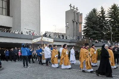 W Niedzielę Wielkanocną Mszy Świętej z procesją rezurekcyjną przewodniczył bp Edward Białogłowski.
fot. Joanna Prasoł