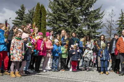 Mszy Świętej w święto Ofiarowania Pańskiego przewodniczył bp Jan Wątroba. W Eucharystii z okazji Dnia Życia Konsekrowanego uczestniczyli przedstawiciele sióstr i braci zakonnych, pustelnic, dziewic i wdów konsekrowanych oraz członków instytutów świeckich. Eucharystię koncelebrował ks. Stanisław Kamiński, wikariusz biskupi ds. zakonnych, a także 8 kapłanów. Homilię wygłosił bp Jan Wątroba. Śpiew podczas Mszy Świętej prowadziła Katedralna Schola Liturgiczna pod kierunkiem ks. Juliana Wybrańca przy akompaniamencie organowym Wiesława Siewierskiego. Fot. Paulina Lęcznar