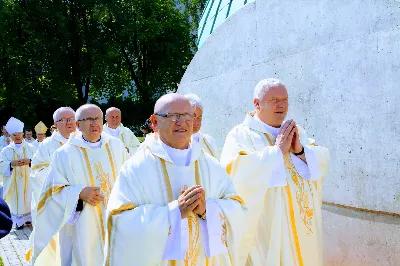 W niedzielę 25.08.2019 r. przy Katedrze Rzeszowskiej odbyły się Dożynki Diecezjalne. Do Parku Papieskiego przyjechało 73 delegacje z wieńcami dożynkowymi. fot. Andrzej Kotowicz