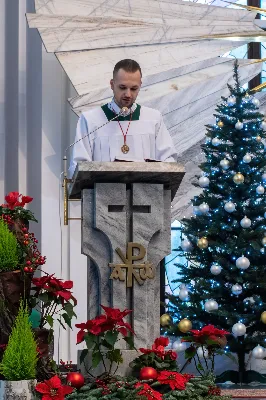 W niedzielę 22 stycznia 2023 r. podczas Mszy Świętej o godz. 12.00 posługę muzyczną podjął nasz Katedralny Chór Chłopięco-Męski „Pueri Cantores Resovienses” pod dyrekcją Edyty Kotuli oraz Angeliki Pacuty. Po Eucharystii miał miejsce koncert Chóru, w którego programie znalazł się bogaty repertuar kolęd, pastorałek i bożonarodzeniowych pieśni. 
Podczas koncertu wystąpili gościnnie: sopranistka – Katarzyna Bembenek wraz z akompaniatorem – Grzegorzem Mazurem oraz skrzypek Paweł Dubiel, któremu towarzyszył chórzysta i pianista – Maksymilian Rogóż.
fot. Joanna Prasoł
