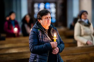 W czwartek (7 grudnia) w wigilię Niepokalanego Poczęcia NMP modliliśmy się śpiewem Akatystu ku czci Bogurodzicy. Śpiew prowadziła Katedralna Schola Liturgiczna pod dyrekcją ks. Juliana Wybrańca. Nabożeństwu przewodniczył ks. Jakub Oczkowicz.
fot. Tomasz Chrobak