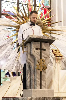 W IV Niedzielę Adwentu (19 grudnia) 3 chłopców (Oliwier, Sebastian i Dawid) podczas Mszy Świętej o godz. 12.00 zostało przyjętych przez ks. Krzysztofa Gołąbka – proboszcza naszej Katedry – do grona Liturgicznej Służby Ołtarza. Po rocznej formacji i odpowiednim przygotowaniu przez ks. Pawła Wójcika i ceremoniarza Rafała Waszczaka doczekali się tego wyjątkowego dnia, w którym mogli nałożyć kołnierzyki oraz otrzymać legitymacje ministranckie z ukończonym pierwszym stopniem choralisty. Cieszymy się, że powiększyło się grono LSO i jednocześnie zachęcamy innych młodych chłopców do służby przy ołtarzu. Fot. Joanna Prasoł