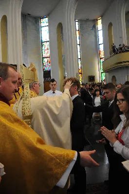 W sobotę 27.04.2019 r. podczas Mszy Świętej o godz.11.00 młodzież z Parafii Katedralnej oraz z parafii Matki Boskiej Częstochowskiej (Rzeszów-Drabinianka) otrzymała z rąk Ks. Bpa Jana Wątroby sakrament bierzmowania.