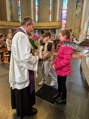 Od wtorku do czwartku (14-16 marca 2023 r.) w Katedrze Rzeszowskiej odbyły się rekolekcje szkolne dla dzieci i młodzieży ze Szkoły Podstawowej nr 23 w Rzeszowie. Rekolekcje głosił ks. Jakub Dzierżak wraz z p. Martą.