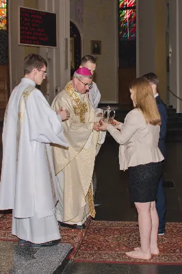 23 kwietnia 2022 r. młodzież naszej parafii przyjęła sakrament bierzmowania z rąk bpa Jana Wątroby.
fot. Stanisław Dykiel