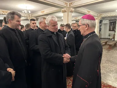 W liturgiczne wspomnienie św. Jana Apostoła (27.12) bp Jan Wątroba przewodniczył Mszy św. w katedrze rzeszowskiej. Eucharystię koncelebrowali abp Edward Nowak, bp Edward Białogłowski, bp Kazimierz Górny, a także ponad 60 kapłanów, którzy wraz z wiernymi modlili się w intencji Biskupa Rzeszowskiego z okazji jego imienin.