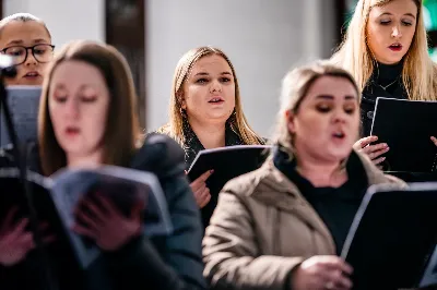 W czwartek (7 grudnia) w wigilię Niepokalanego Poczęcia NMP modliliśmy się śpiewem Akatystu ku czci Bogurodzicy. Śpiew prowadziła Katedralna Schola Liturgiczna pod dyrekcją ks. Juliana Wybrańca. Nabożeństwu przewodniczył ks. Jakub Oczkowicz.
fot. Tomasz Chrobak