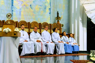 Mszy Świętej przewodniczył i homilię wygłosił ks. Piotr Fortuna - proboszcz parafii Matysówka. Liturgię oraz Różaniec przygotowały ss. Serafitki oraz ss. Felicjanki. fot. Andrzej Kotowicz