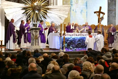 14 lutego 2018 r., w Środę Popielcową, bp Jan Wątroba przewodniczył Mszy św. w katedrze rzeszowskiej o godz. 18.00. W koncelebrze uczestniczyli m.in. infułaci: ks. Stanisław Mac i ks. Wiesław Szurek. Homilię wygłosił ks. Jacek Szczęch – wykładowca i prefekt Wyższego Seminarium Duchownego w Rzeszowie.