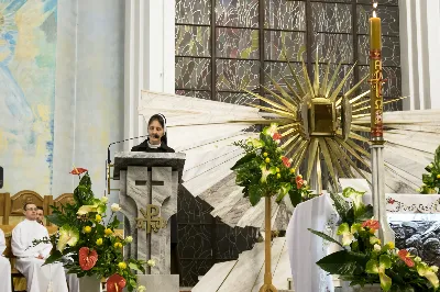 W czwartek 13 sierpnia przeżywaliśmy uroczyste Nabożeństwo Fatimskie. Naszym modlitwom przewodniczył ks. Wojciech Rybka SVD, misjonarz werbista, posługujący na Tajwanie. O godz. 18.40 zostały przedstawione prośby i podziękowania do Matki Bożej Fatimskiej, w intencji których sprawowana była także Msza Święta. Po Mszy Świętej wyruszyła procesja z figurą Matki Bożej. Nabożeństwo zakończył Apel Jasnogórski. fot. Rafał Waszczak