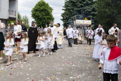 W uroczystość Najświętszego Ciała i Krwi Chrystusa Mszy Świętej w naszej Katedrze przewodniczył ks. proboszcz Krzysztof Gołąbek. Homilię wygłosił ks. Krzysztof Golas - wikariusz katedralny. Po zakończeniu liturgii wyruszyła procesja eucharystyczna do czterech ołtarzy rozmieszczonych wokół Katedry. fot. Joanna Prasoł