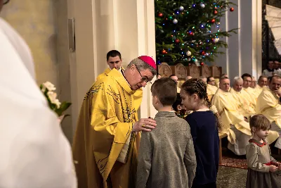 W liturgiczne święto św. Jana Apostoła i Ewangelisty, w katedrze rzeszowskiej duchowni i świeccy modlili się w intencji bp. Jana Wątroby. Eucharystię, której przewodniczył Solenizant, koncelebrowali: bp Kazimierz Górny, bp Edward Białogłowski oraz 56 księży.  fot. Dariusz Kamiński (https://fotografiarzeszow.com.pl)