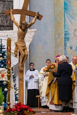 W uroczystość Objawienia Pańskiego, 6 stycznia 2024 r., w katedrze rzeszowskiej odprawiono Mszę św., której przewodniczył bp Jan Wątroba. W liturgii wzięli udział również abp Edward Nowak, bp Edward Białogłowski, bp Kazimierz Górny oraz kilkudziesięciu kapłanów koncelebrujących Eucharystię. W tym dniu bp Kazimierz Górny obchodził 39. rocznicę święceń biskupich, których udzielił św. Jan Paweł II w Watykanie, 6 stycznia 1985 r. Zaś bp Edward Białogłowski przeżywał 36. rocznicę sakry biskupiej, której udzielił abp Ignacy Tokarczuk w Przemyślu, 6 stycznia 1988 r.
fot. Joanna Prasoł