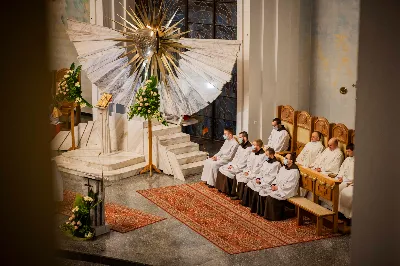 Mszy Świętej w święto Ofiarowania Pańskiego przewodniczył bp Jan Wątroba. W Eucharystii z okazji Dnia Życia Konsekrowanego uczestniczyli przedstawiciele sióstr i braci zakonnych, pustelnic, dziewic i wdów konsekrowanych oraz członków instytutów świeckich. Eucharystię koncelebrował ks. Stanisław Kamiński, wikariusz biskupi ds. zakonnych, a także 8 kapłanów. Homilię wygłosił bp Jan Wątroba. Śpiew podczas Mszy Świętej prowadziła Katedralna Schola Liturgiczna pod kierunkiem ks. Juliana Wybrańca przy akompaniamencie organowym Wiesława Siewierskiego. Fot. Paulina Lęcznar