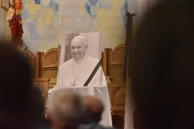 W czwartek, 24 kwietnia w Katedrze Rzeszowskiej bp Jan Wątroba odprawił Mszę św. w intencji zmarłego w Poniedziałek Wielkanocny papieża Franciszka.
fot. ks. Jakub Oczkowicz