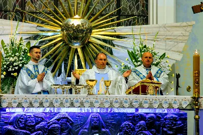 Mszy Świętej przewodniczył i homilię wygłosił ks. Piotr Fortuna - proboszcz parafii Matysówka. Liturgię oraz Różaniec przygotowały ss. Serafitki oraz ss. Felicjanki. fot. Andrzej Kotowicz