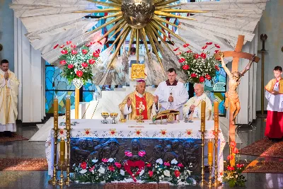 W piątek 28 czerwca obchodziliśmy Uroczystość Najświętszego Serca Pana Jezusa. Jest to nasze święto patronalne złączone z możliwością zyskania odpustu zupełnego. Uroczystej sumie odpustowej przewodniczył bp Edward Białogłowski. Kaznodzieją odpustowym był ks. dr Łukasz Hendzel. fot.: www.facebook.com/Fotografiarzeszow https://fotografiarzeszow.com.pl/