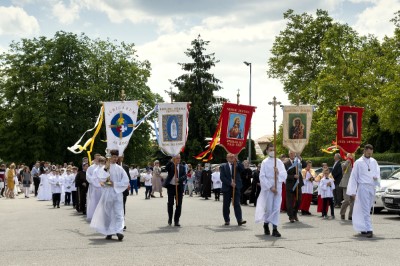 W uroczystość Najświętszego Ciała i Krwi Chrystusa Mszy Świętej w naszej Katedrze przewodniczył ks. proboszcz Krzysztof Gołąbek. Homilię wygłosił ks. Krzysztof Golas - wikariusz katedralny. Po zakończeniu liturgii wyruszyła procesja eucharystyczna do czterech ołtarzy rozmieszczonych wokół Katedry. fot. Joanna Prasoł