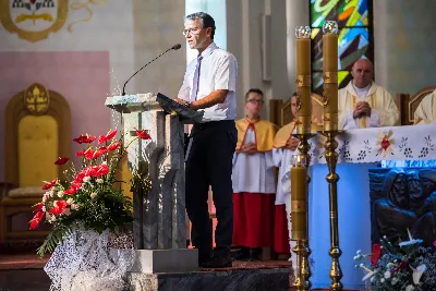 W piątek 28 czerwca obchodziliśmy Uroczystość Najświętszego Serca Pana Jezusa. Jest to nasze święto patronalne złączone z możliwością zyskania odpustu zupełnego. Uroczystej sumie odpustowej przewodniczył bp Edward Białogłowski. Kaznodzieją odpustowym był ks. dr Łukasz Hendzel. fot.: www.facebook.com/Fotografiarzeszow https://fotografiarzeszow.com.pl/