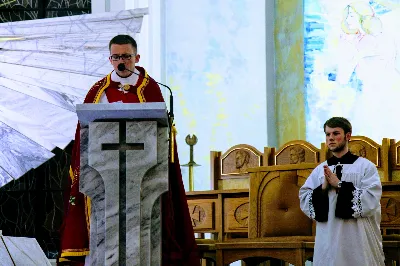 W półmroku rzeszowskiej Katedry, przy muzyce organowej wielkich mistrzów, licznie zgromadzeni wierni uczestniczyli w Drodze Krzyżowej malowanej muzyką organową. Zabrzmiały utwory takich kompozytorów jak J.S. Bach, F. Mendelssohn-Bartholdy, J. Renner jun. czy M. Surzyński. Przy organach zasiedli: dr Tomasz Zając oraz Michał Dziki. fot. Andrzej Kotowicz