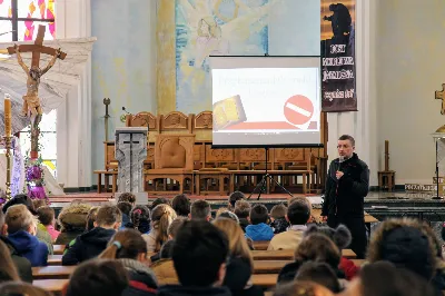 W dniach 19-21.02.2018 r. odbyły się w Katedrze Rzeszowskiej rekolekcje dla dzieci i młodzieży ze Szkoły Podstawowej nr 23 w Rzeszowie. Rekolekcje wygłosił ks. Dominik Kiełb, posługujący w parafii pw. Św. Michała Archanioła w Rzeszowie. Gościem specjalnym podczas rekolekcji był pan Andrzej Sondej - niewidomy od urodzenia organista z Kolbuszowej.