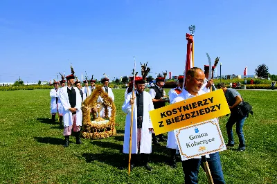 W niedzielę 25.08.2019 r. przy Katedrze Rzeszowskiej odbyły się Dożynki Diecezjalne. Do Parku Papieskiego przyjechało 73 delegacje z wieńcami dożynkowymi. fot. Andrzej Kotowicz