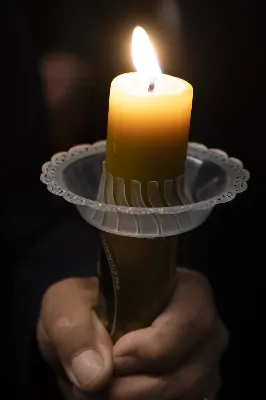 16 kwietnia 2022 r. bp Jan Wątroba przewodniczył liturgii Wigilii Paschalnej w naszej Katedrze. Podczas Mszy Świętej trzy osoby: Justyna, Anna i Nikola przyjęły sakrament chrztu, bierzmowania i Eucharystii.
fot. Joanna Prasoł