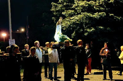 Mszy Świętej przewodniczył i homilię wygłosił ks. Piotr Fortuna - proboszcz parafii Matysówka. Liturgię oraz Różaniec przygotowały ss. Serafitki oraz ss. Felicjanki. fot. Andrzej Kotowicz