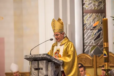 Pasterce w naszej Katedrze przewodniczył bp Jan Wątroba. Czuwanie przed Pasterką prowadziła młodzież naszej parafii. fot. Fotografiarzeszow