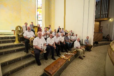 W piątek 28 czerwca obchodziliśmy Uroczystość Najświętszego Serca Pana Jezusa. Jest to nasze święto patronalne złączone z możliwością zyskania odpustu zupełnego. Uroczystej sumie odpustowej przewodniczył bp Edward Białogłowski. Kaznodzieją odpustowym był ks. dr Łukasz Hendzel. fot.: www.facebook.com/Fotografiarzeszow https://fotografiarzeszow.com.pl/