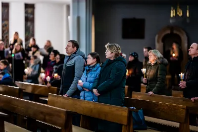 W czwartek (7 grudnia) w wigilię Niepokalanego Poczęcia NMP modliliśmy się śpiewem Akatystu ku czci Bogurodzicy. Śpiew prowadziła Katedralna Schola Liturgiczna pod dyrekcją ks. Juliana Wybrańca. Nabożeństwu przewodniczył ks. Jakub Oczkowicz.
fot. Tomasz Chrobak