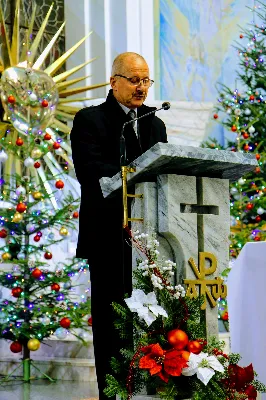 Pasterce w naszej Katedrze przewodniczył bp Jan Wątroba.  fot. Andrzej Kotowicz