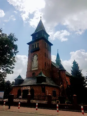 W sobotę 19 maja członkowie Stowarzyszenia Przyjaciół WSD Rzeszów wraz z opiekunem ks. Julianem wybrali się na pielgrzymkę do Tropia i Zabawy. Tropie to miejscowość związana z pierwszymi polskimi świętymi: św. Świeradem i św. Benedyktem. Natomiast w Zabawie uczciliśmy patronkę naszej diecezji bł. Karolinę.