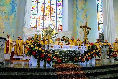 W niedzielę 7 czerwca podczas Mszy Świętej o godz. 12.00 we wspólnocie parafialnej dziękowaliśmy Panu Bogu za 60 lat kapłaństwa ks. inf. Stanisława Maca - pierwszego proboszcza i budowniczego naszej Katedry. fot. Joanna Prasoł, Andrzej Kotowicz