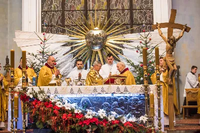 Pasterce w naszej Katedrze przewodniczył bp Jan Wątroba. Czuwanie przed Pasterką prowadziła młodzież naszej parafii. fot. Fotografiarzeszow