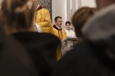 16 kwietnia 2022 r. bp Jan Wątroba przewodniczył liturgii Wigilii Paschalnej w naszej Katedrze. Podczas Mszy Świętej trzy osoby: Justyna, Anna i Nikola przyjęły sakrament chrztu, bierzmowania i Eucharystii.
fot. Joanna Prasoł