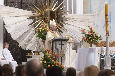 16 kwietnia 2022 r. bp Jan Wątroba przewodniczył liturgii Wigilii Paschalnej w naszej Katedrze. Podczas Mszy Świętej trzy osoby: Justyna, Anna i Nikola przyjęły sakrament chrztu, bierzmowania i Eucharystii.
fot. Joanna Prasoł