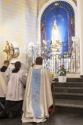 13 października 2022 r. w kościele katedralnym w Rzeszowie odbyło się ostatnie w tym roku Nabożeństwo Fatimskie. Mszy Świętej przewodniczył ks. Andrzej Szpaczyński, ojciec duchowny Wyższego Seminarium Duchownego w Rzeszowie, zaś homilię wygłosił ks. Adam Kubiś, rektor seminarium. W liturgii wzięli udział alumni rzeszowskiego seminarium. 
fot. Joanna Prasoł