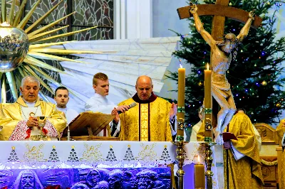 Pasterce w naszej Katedrze przewodniczył Ks. Bp Edward Białogłowski. Czuwanie przed Pasterką prowadziła młodzież z Oazy.
fot. Andrzej Kotowicz