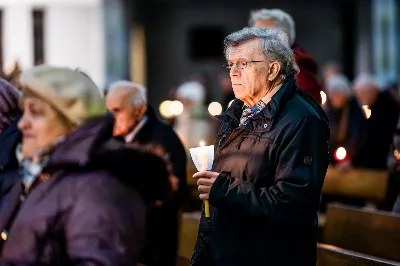 W czwartek (7 grudnia) w wigilię Niepokalanego Poczęcia NMP modliliśmy się śpiewem Akatystu ku czci Bogurodzicy. Śpiew prowadziła Katedralna Schola Liturgiczna pod dyrekcją ks. Juliana Wybrańca. Nabożeństwu przewodniczył ks. Jakub Oczkowicz.
fot. Tomasz Chrobak