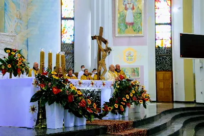 W niedzielę 7 czerwca podczas Mszy Świętej o godz. 12.00 we wspólnocie parafialnej dziękowaliśmy Panu Bogu za 60 lat kapłaństwa ks. inf. Stanisława Maca - pierwszego proboszcza i budowniczego naszej Katedry. fot. Joanna Prasoł, Andrzej Kotowicz