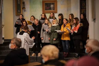 Mszy Świętej w święto Ofiarowania Pańskiego przewodniczył bp Jan Wątroba. W Eucharystii z okazji Dnia Życia Konsekrowanego uczestniczyli przedstawiciele sióstr i braci zakonnych, pustelnic, dziewic i wdów konsekrowanych oraz członków instytutów świeckich. Eucharystię koncelebrował ks. Stanisław Kamiński, wikariusz biskupi ds. zakonnych, a także 8 kapłanów. Homilię wygłosił bp Jan Wątroba. Śpiew podczas Mszy Świętej prowadziła Katedralna Schola Liturgiczna pod kierunkiem ks. Juliana Wybrańca przy akompaniamencie organowym Wiesława Siewierskiego. Fot. Paulina Lęcznar