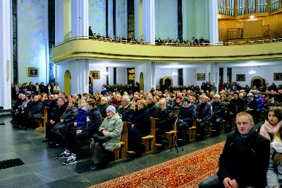 Pasterce w naszej Katedrze przewodniczył Ks. Bp Edward Białogłowski. Czuwanie przed Pasterką prowadziła młodzież z Oazy.
fot. Andrzej Kotowicz