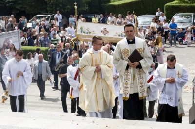 W uroczystość Najświętszego Ciała i Krwi Chrystusa Mszy Świętej w naszej Katedrze przewodniczył ks. proboszcz Krzysztof Gołąbek. Homilię wygłosił ks. Krzysztof Golas - wikariusz katedralny. Po zakończeniu liturgii wyruszyła procesja eucharystyczna do czterech ołtarzy rozmieszczonych wokół Katedry. fot. Joanna Prasoł