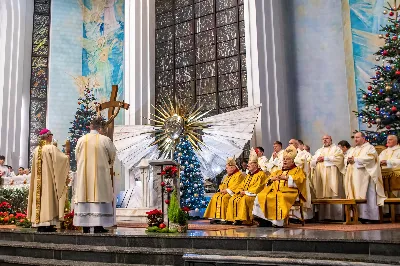 W uroczystość Objawienia Pańskiego, 6 stycznia 2024 r., w katedrze rzeszowskiej odprawiono Mszę św., której przewodniczył bp Jan Wątroba. W liturgii wzięli udział również abp Edward Nowak, bp Edward Białogłowski, bp Kazimierz Górny oraz kilkudziesięciu kapłanów koncelebrujących Eucharystię. W tym dniu bp Kazimierz Górny obchodził 39. rocznicę święceń biskupich, których udzielił św. Jan Paweł II w Watykanie, 6 stycznia 1985 r. Zaś bp Edward Białogłowski przeżywał 36. rocznicę sakry biskupiej, której udzielił abp Ignacy Tokarczuk w Przemyślu, 6 stycznia 1988 r.
fot. Joanna Prasoł